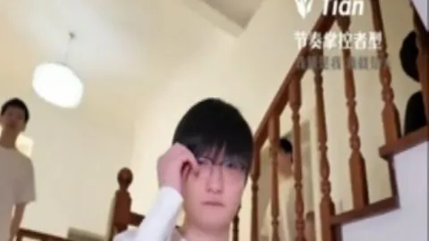 “曾凡博独木难支，余嘉豪周琦助战受挫，关键三分逆转比赛局势”