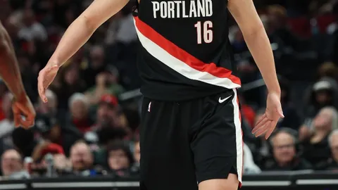 马赛双星闪耀击败欧塞尔，盖坦-佩兰梅开二度，尤巴尔同献进球，科尼利厄斯染红退场