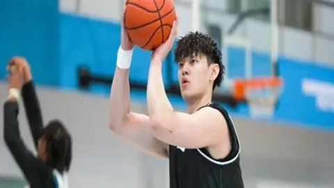 布莱顿2-1诺丁汉森林半场战报：维尔贝克等三人破门